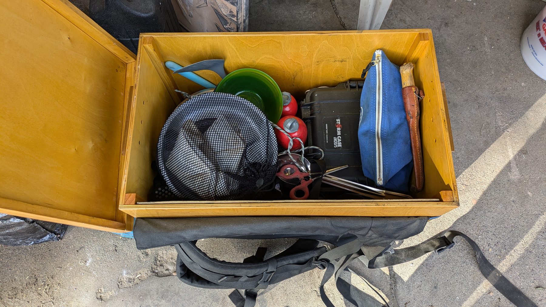 Open wanigan packed with a full camp kitchen on its harness